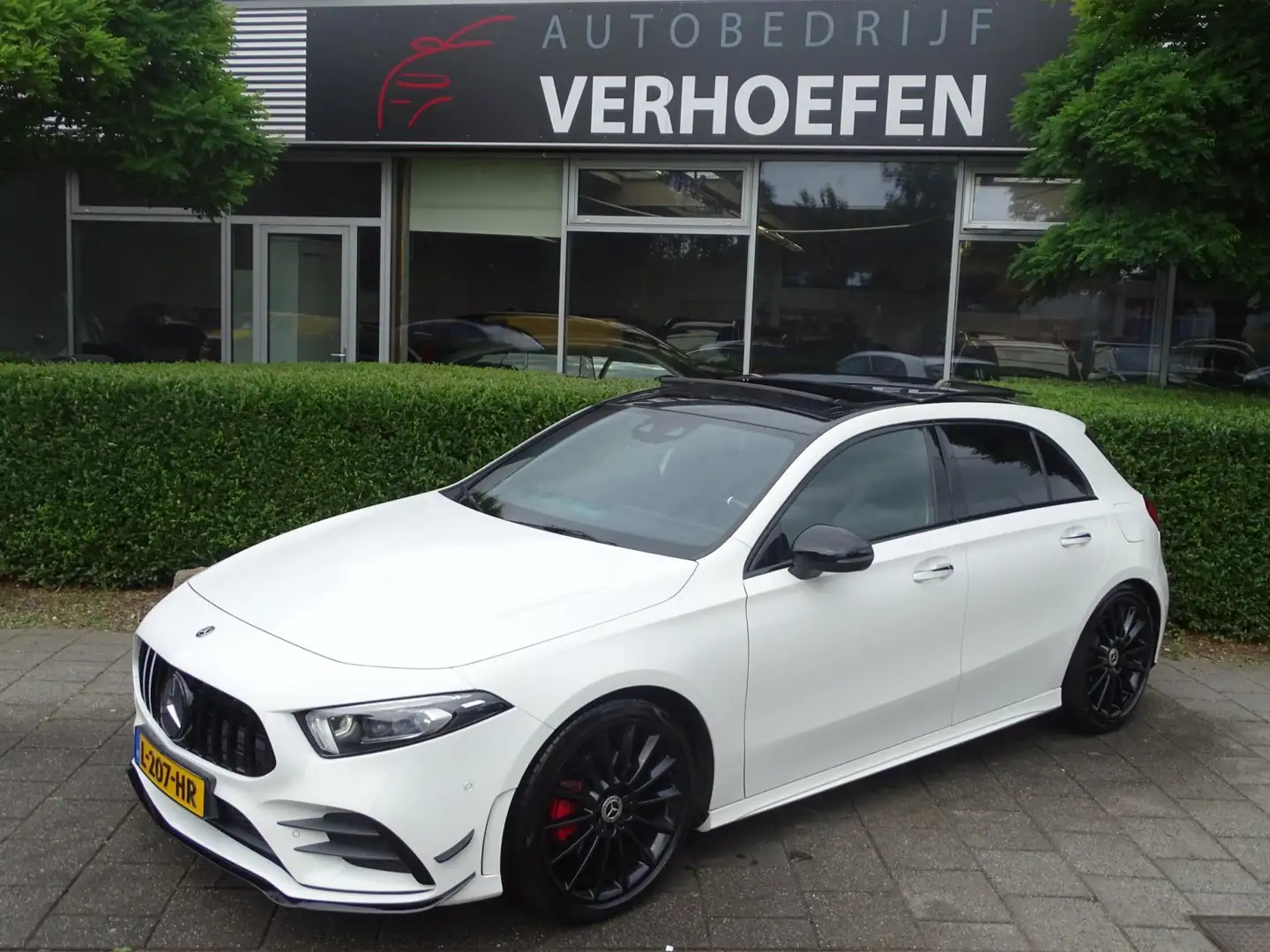 Mercedes-Benz A 200 Launch Edition Premium Plus - PANORAMADAK - SFEERV Wit - 1