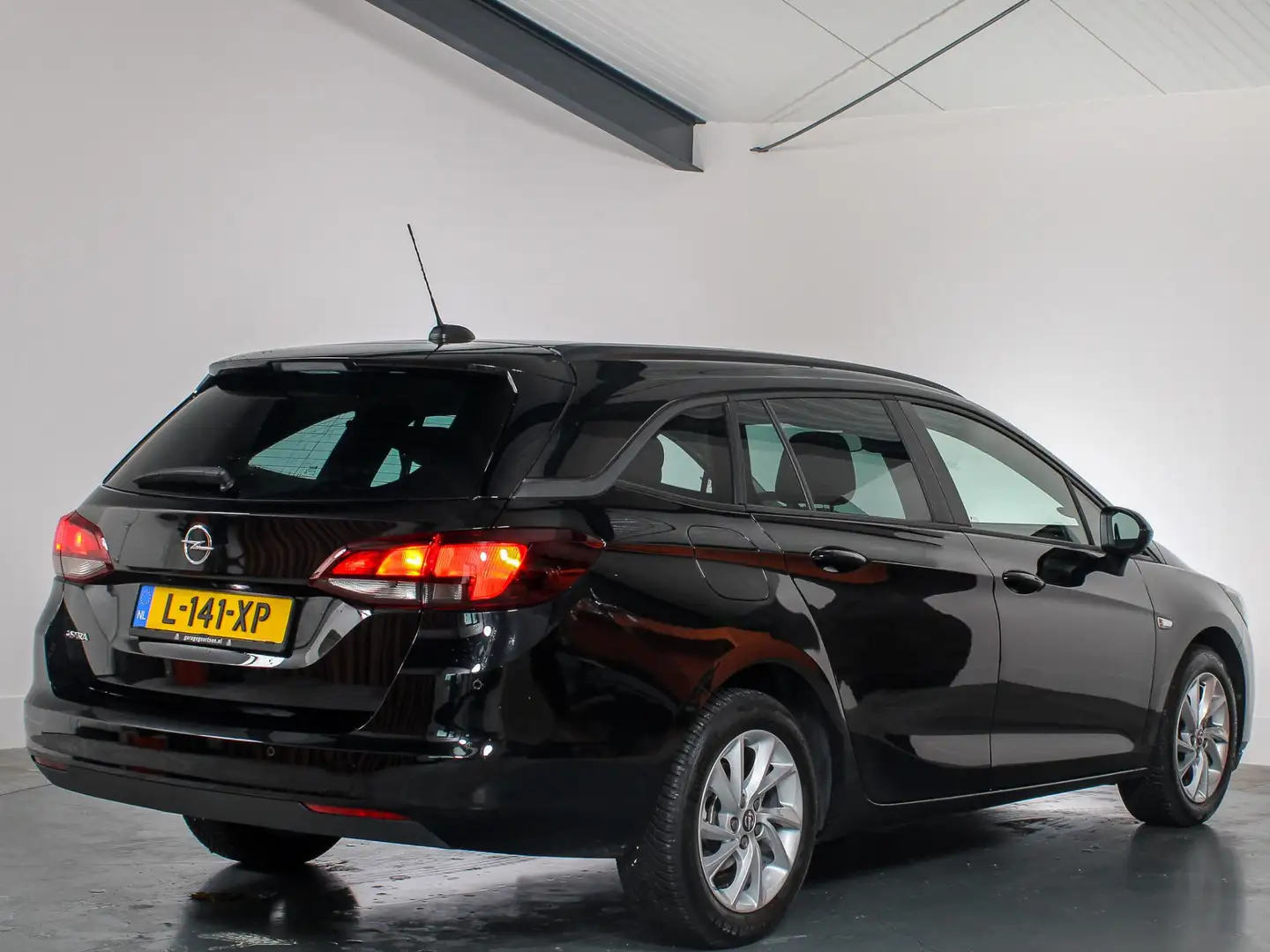 Opel Astra Sports Tourer 1.4T 145PK! Ultimate, LED, Cruise Co Schwarz - 2