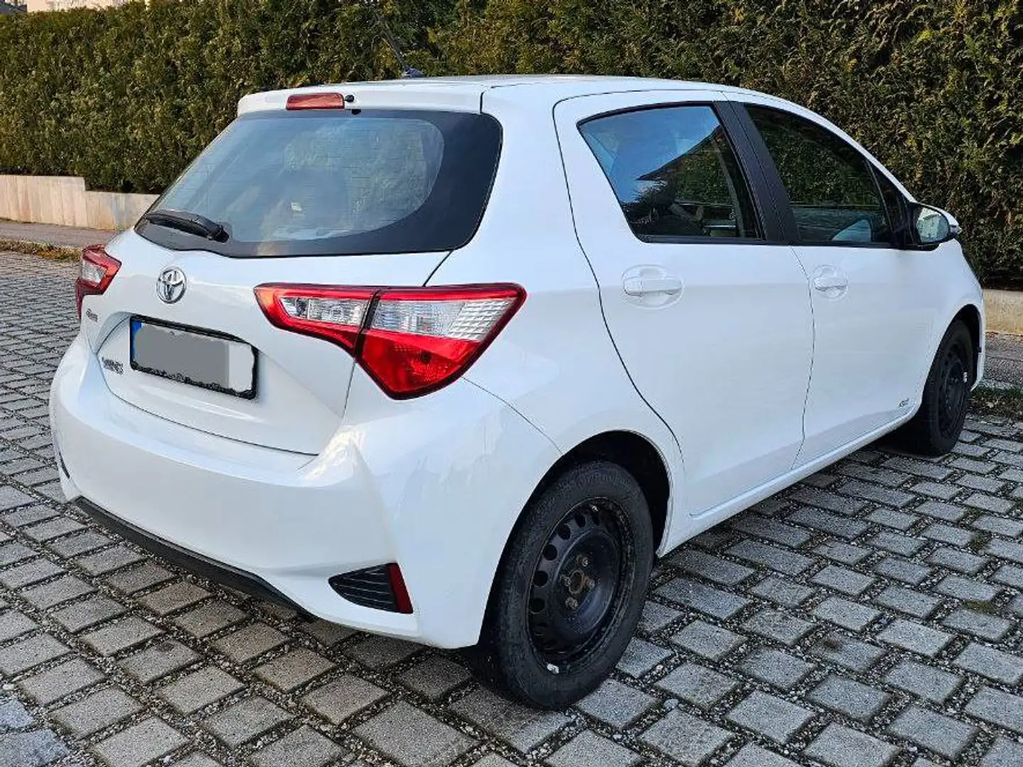 Toyota Yaris Yaris++5-Türer+1.0+VVT-i Weiß - 2