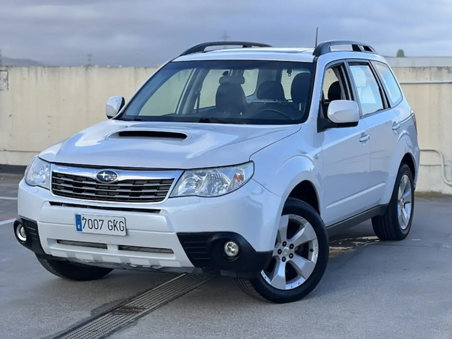 Subaru Forester 2.0D XS Limited Plus White - 1