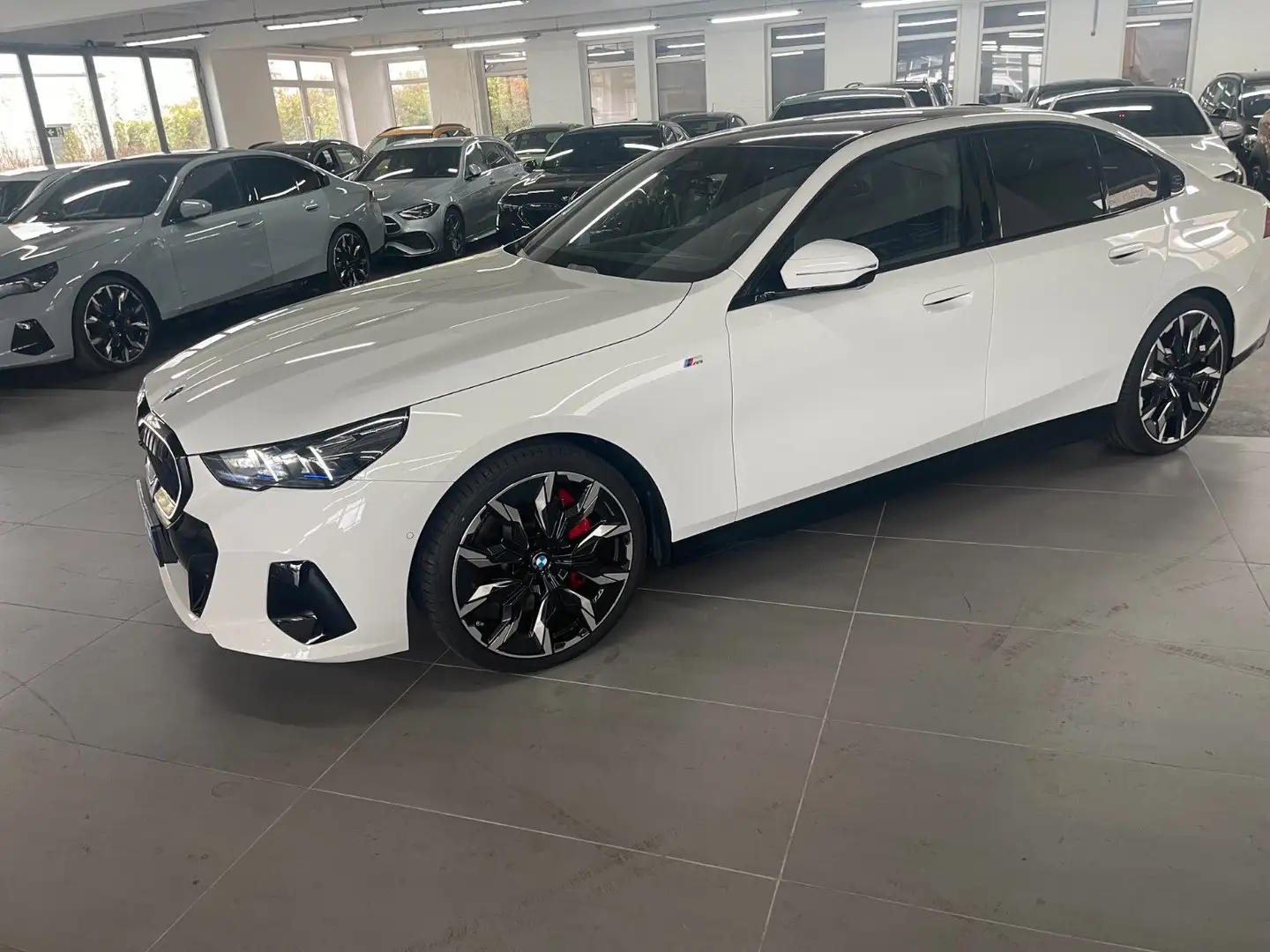 BMW 540 d xDrive M Sport Pano Head-Up 21 Zoll Kamera Weiß - 1