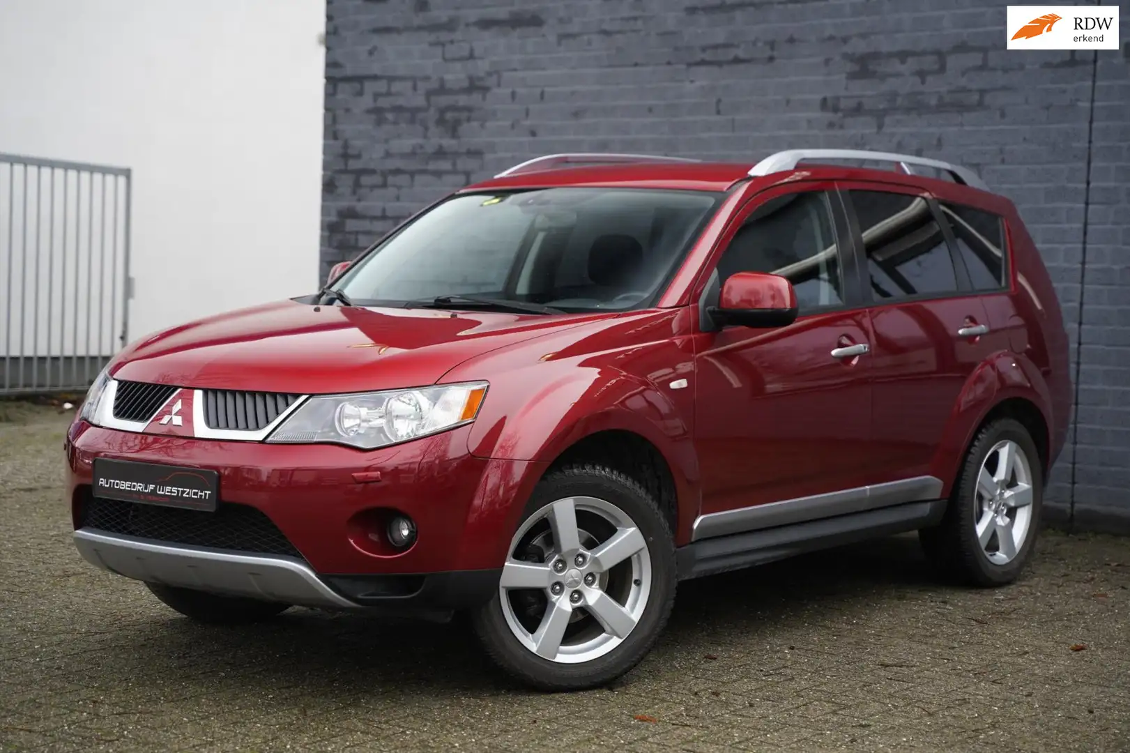 Mitsubishi Outlander 2.4 Intense+ Automaat 7pers 4WD Trekhaak Rot - 1