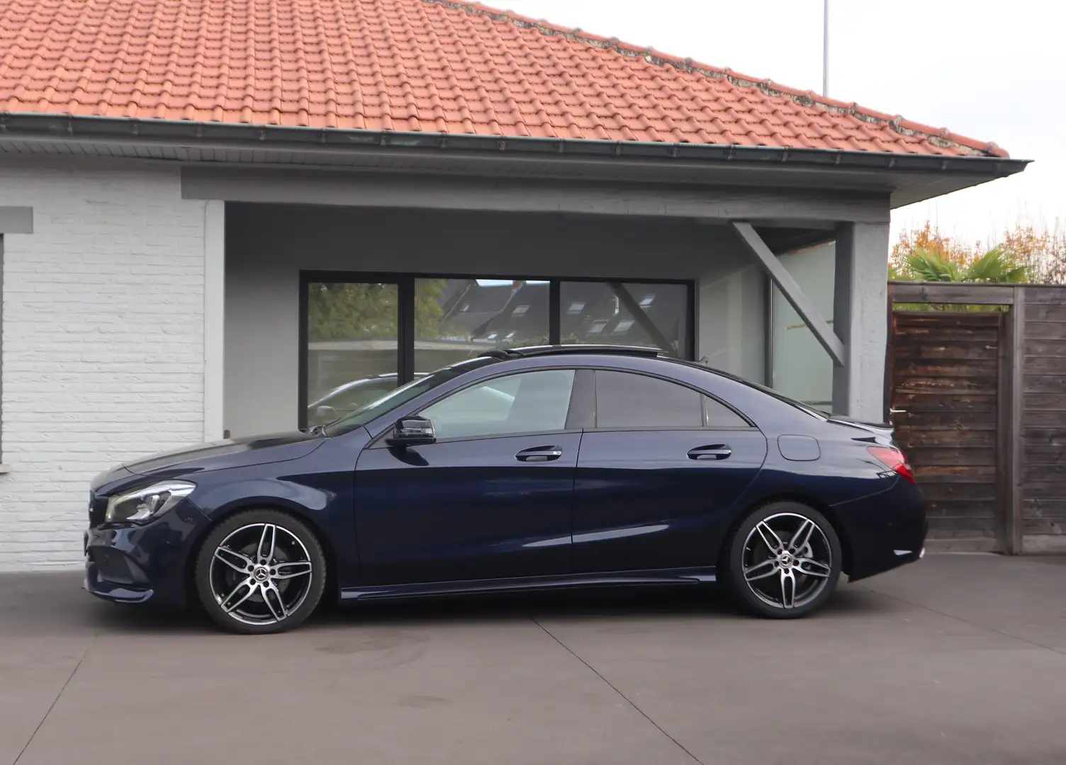 Mercedes-Benz CLA 180 d Aut./1 st eig /AMG/Night/Camera/Panodak/Gps/ Bleu - 2