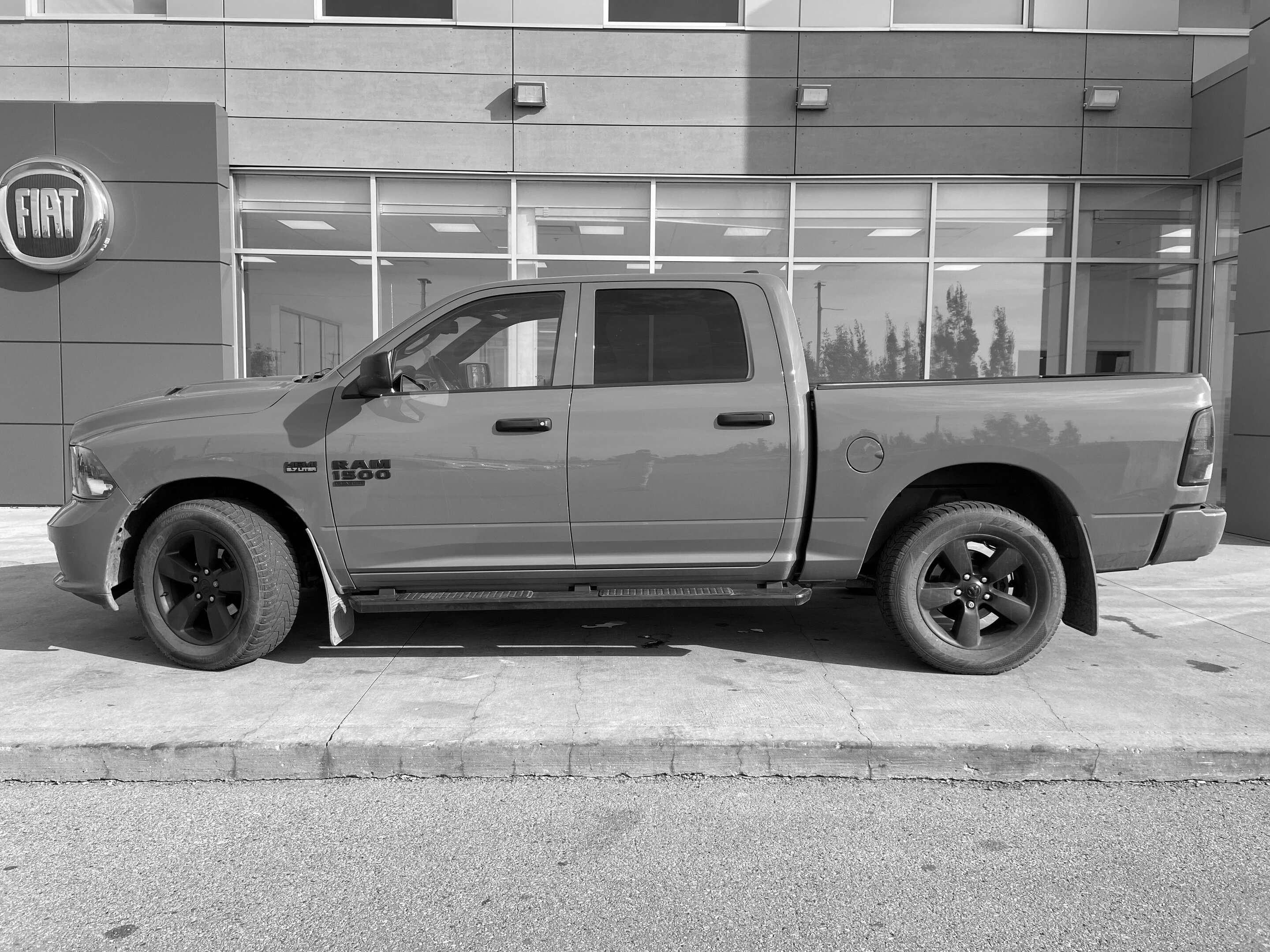 2022 RAM 1500 Express | Ceramic Grey Express Package | 5.7L HEMI — снимка 1