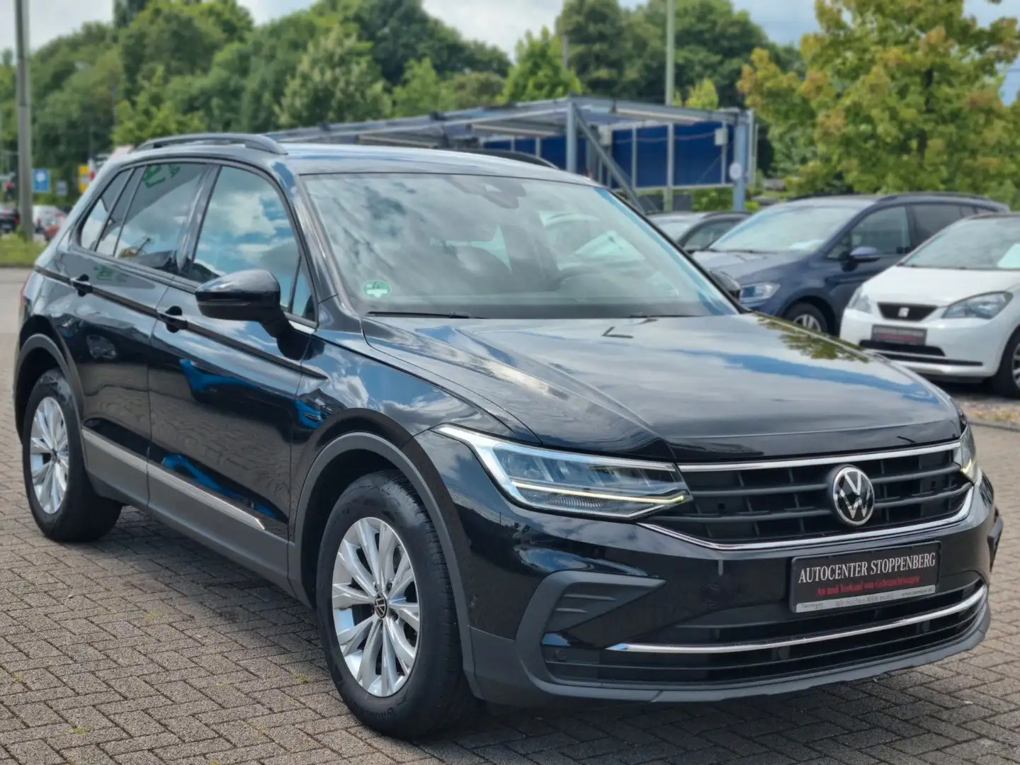 Volkswagen Tiguan Life 1.5 Automatik/Navi/LEDs/Kamera/Gar. Schwarz - 2
