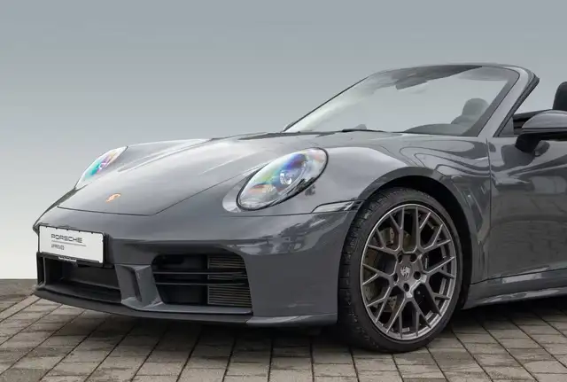 Porsche 911 view 4