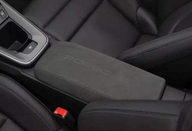 Porsche 911 view 15