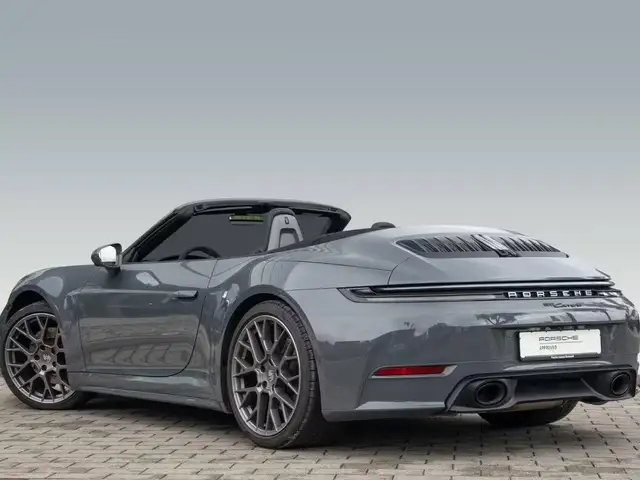 Porsche 911 view 6