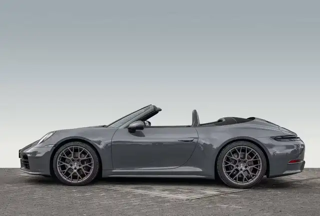Porsche 911 view 5