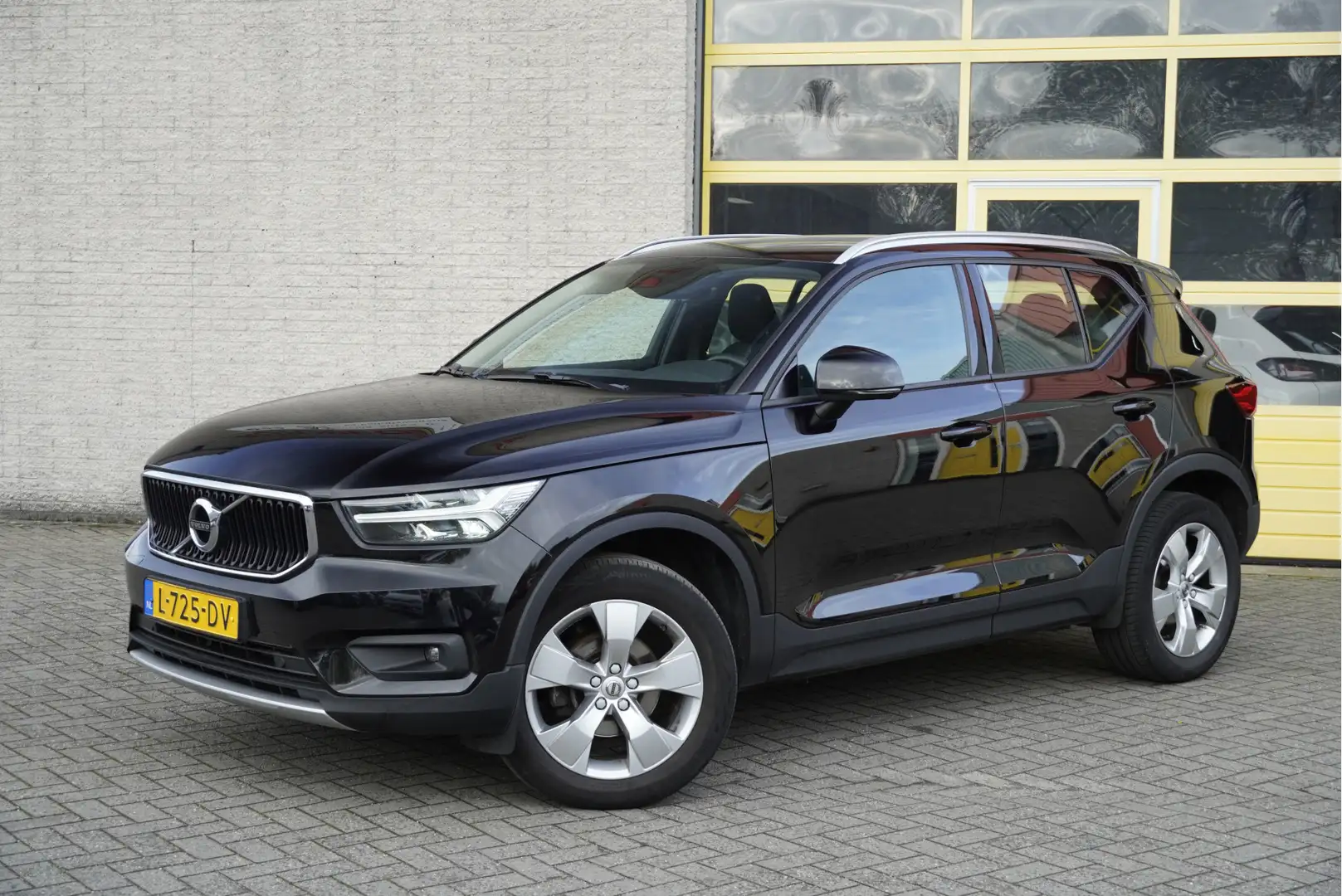 Volvo XC40 1.5 T2 Business Pro BJ2021 Lmv 18" | Led V+A | Pdc Zwart - 2