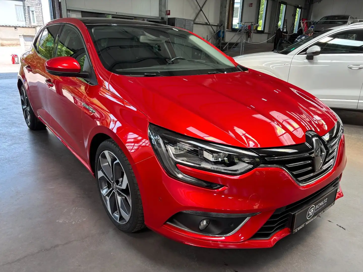 Renault Megane 1.3 TCe BOSE-Edition Rouge - 1