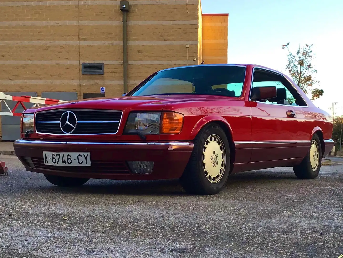 Mercedes-Benz 560 SEC Roşu - 1