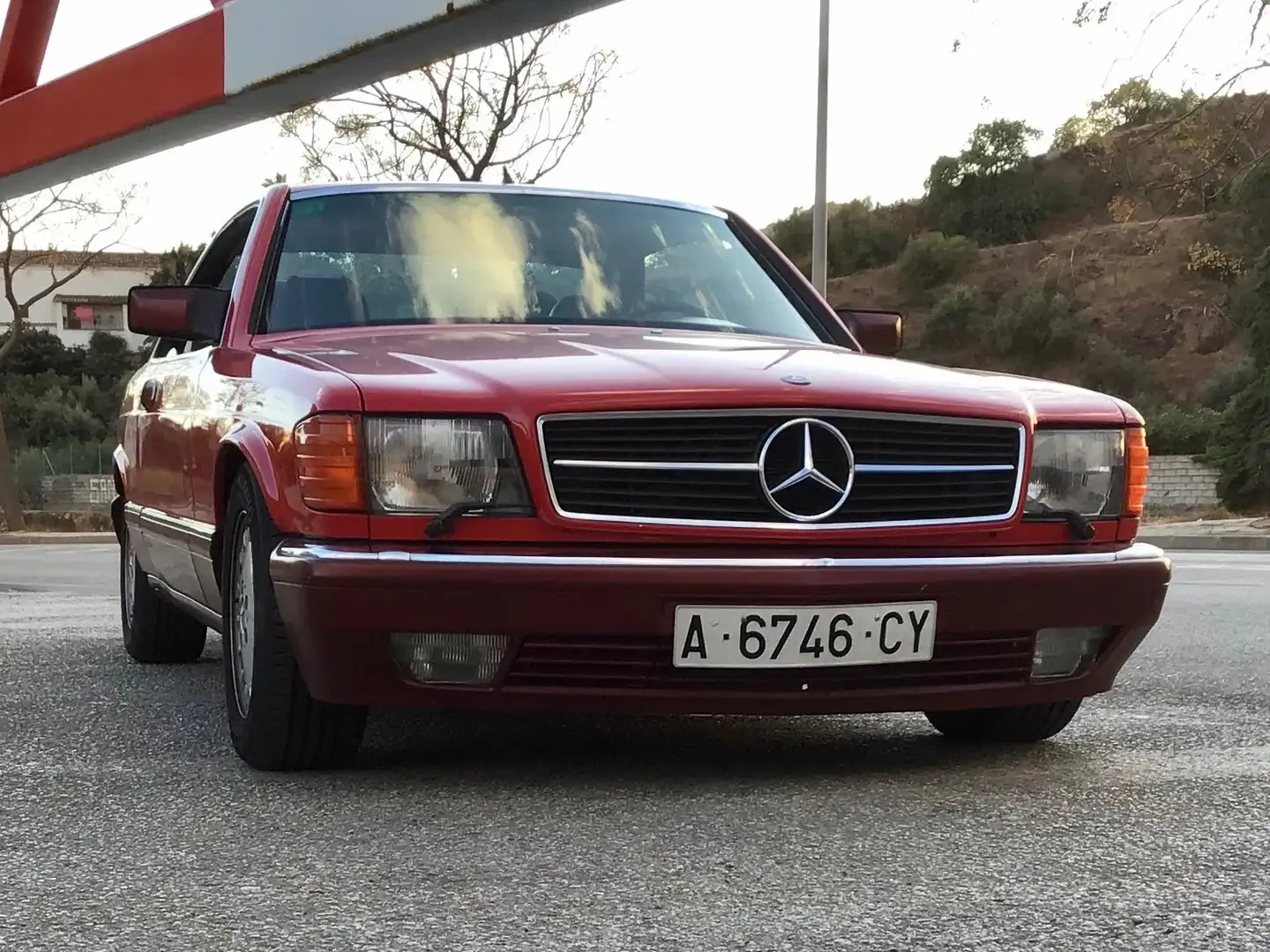 Mercedes-Benz 560 SEC Roşu - 2