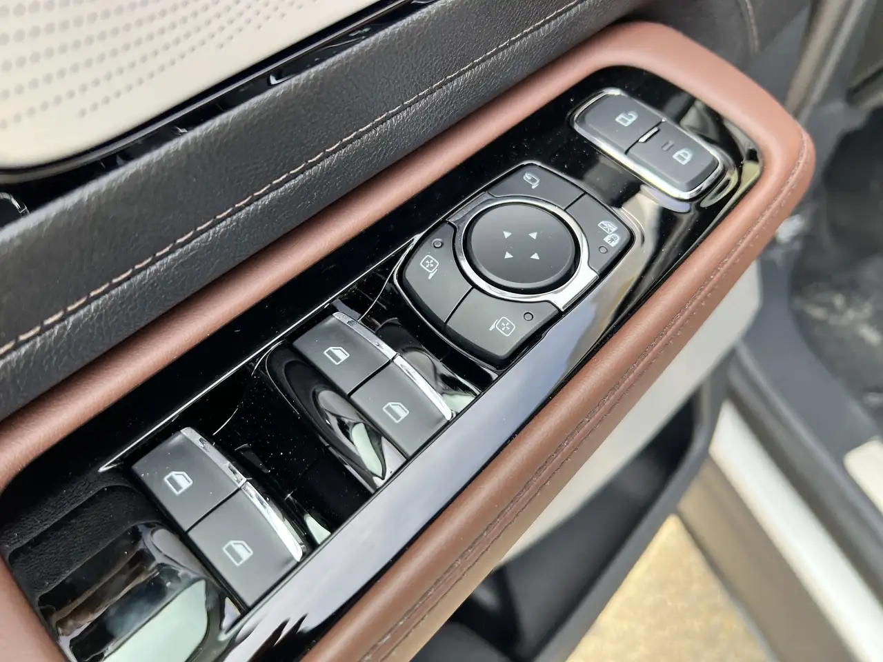 Lincoln Aviator снимка Lincoln Aviator