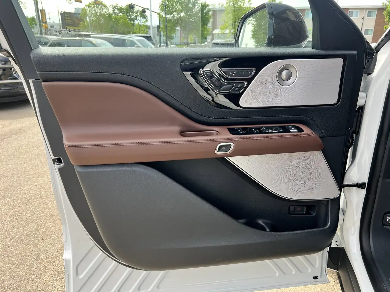 Lincoln Aviator снимка Lincoln Aviator