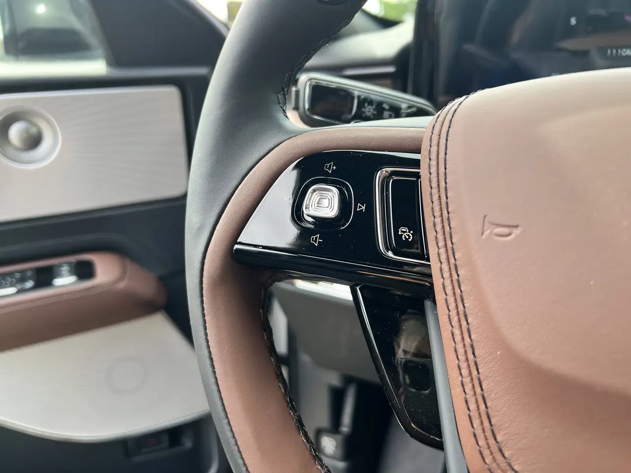 Lincoln Aviator снимка Lincoln Aviator