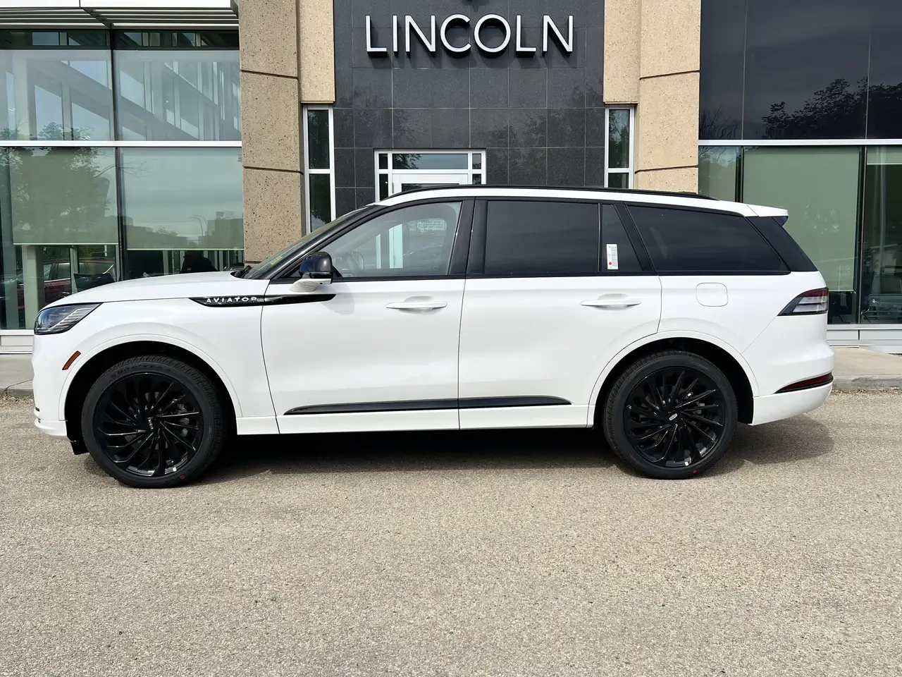 Lincoln Aviator снимка Lincoln Aviator