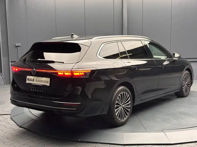 Volkswagen Passat view 5