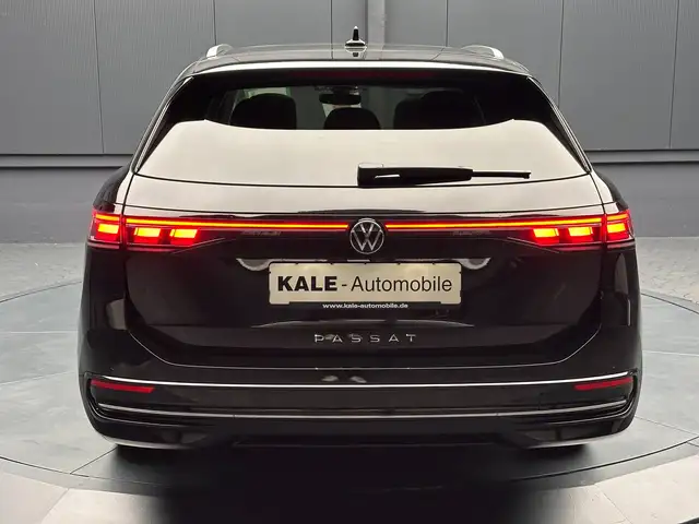 Volkswagen Passat view 4