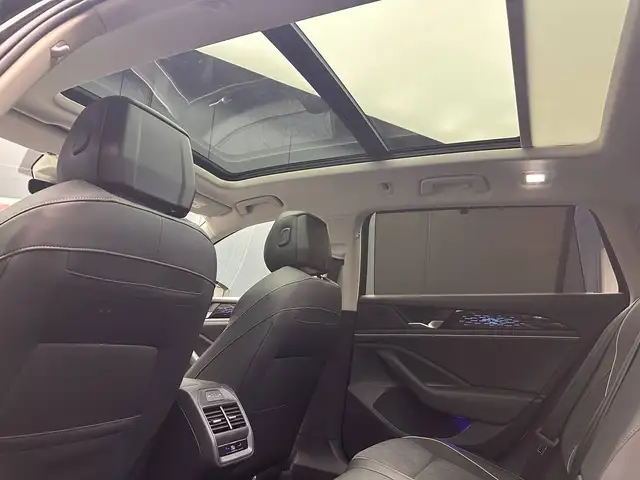 Volkswagen Passat view 10