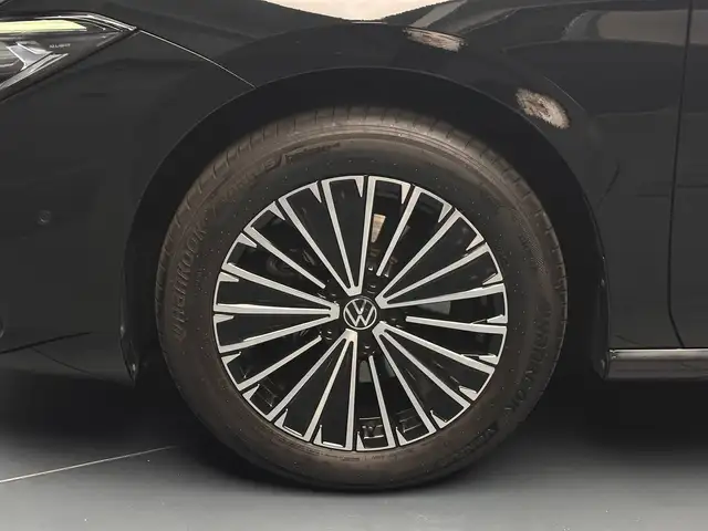 Volkswagen Passat view 9