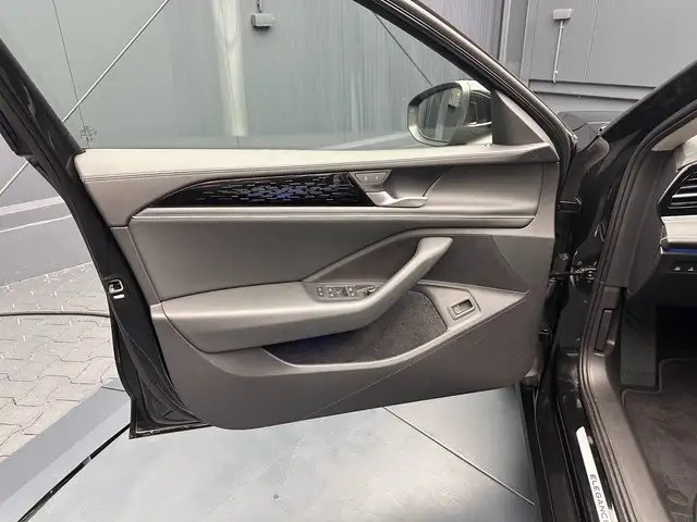 Volkswagen Passat view 14