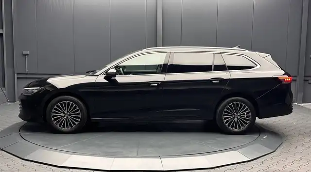 Volkswagen Passat view 2