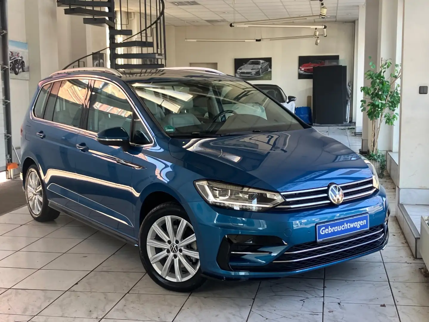 Volkswagen Touran 2.0 TDI Highl. DSG R-Line Leder Panorama Blau - 1