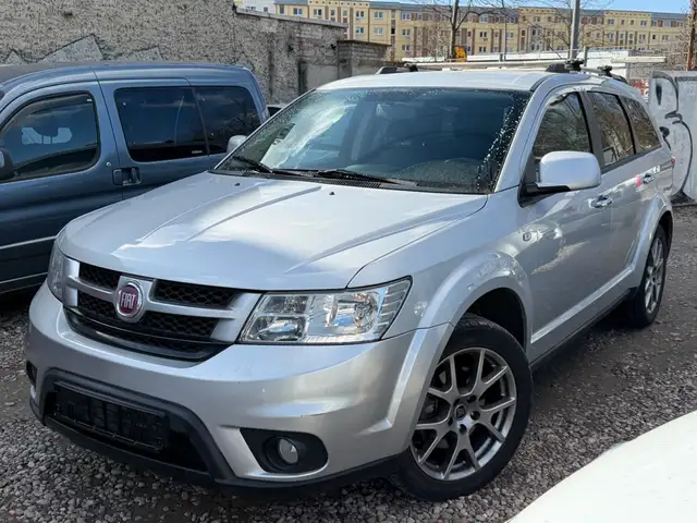 Fiat Freemont AWD-VOLLAUSSTATTUNG-7.SITZE-TÜV NEU