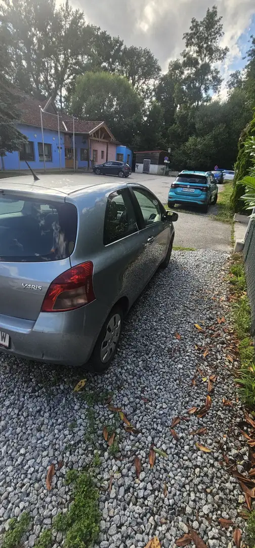 Toyota Yaris 1.0 VVT-i Sol - 2