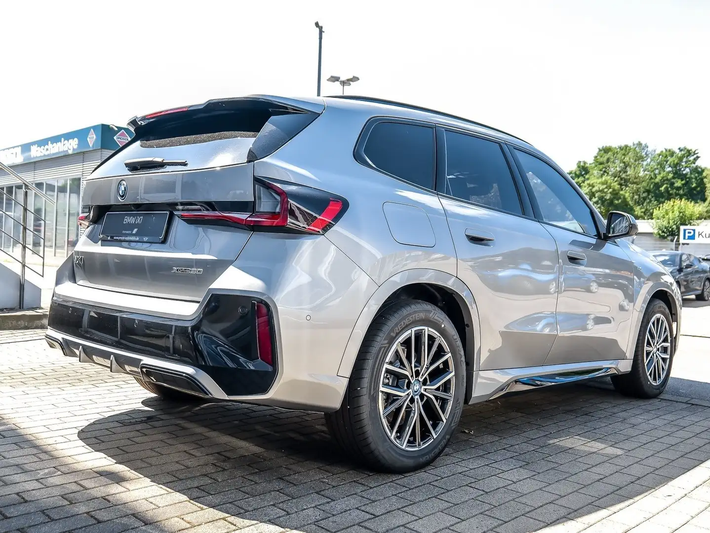 BMW iX1 xDrive30 M Sport Head-Up H/K DA+ 360°Kamera Серебристый - 2