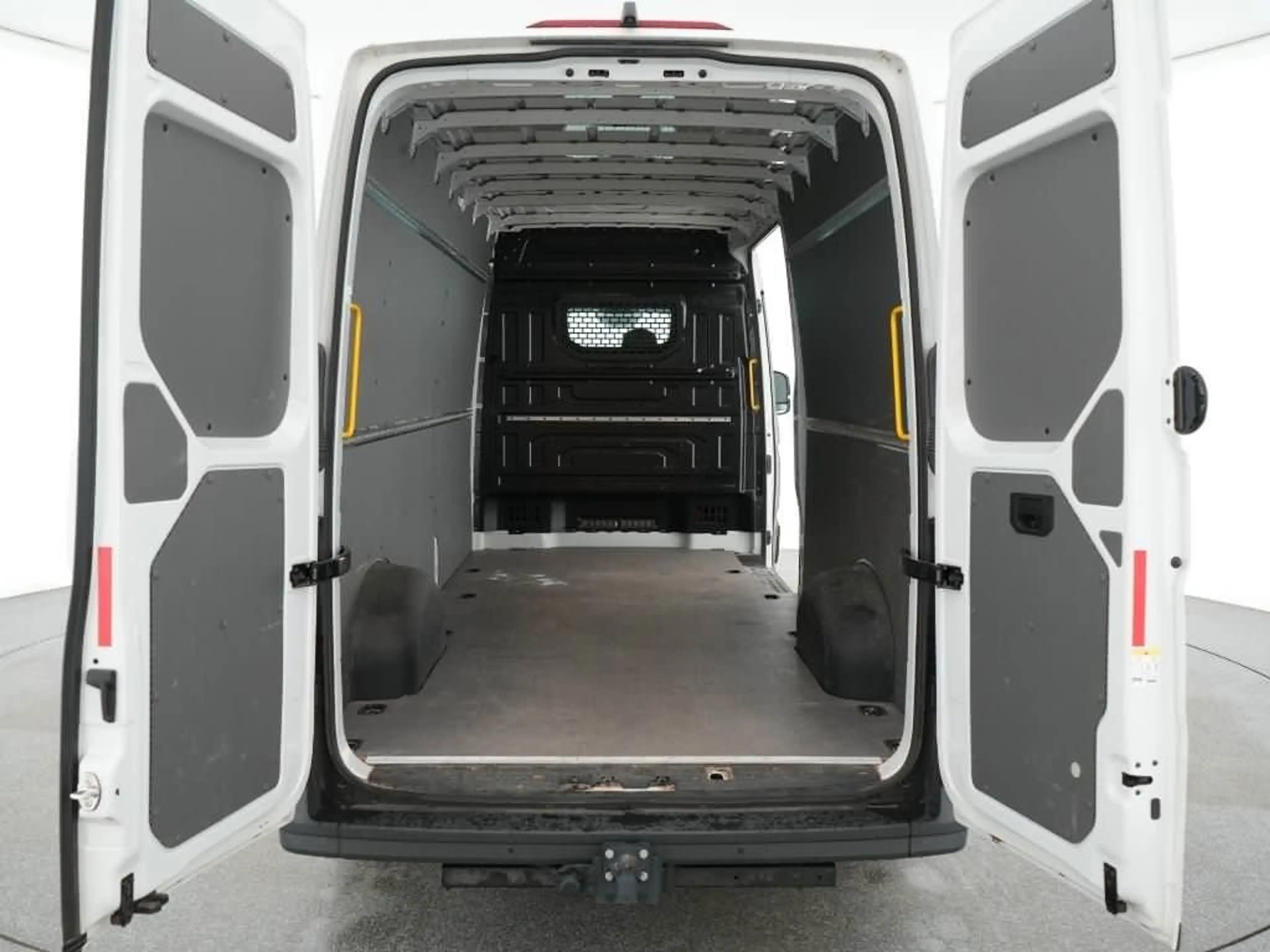 Volkswagen Crafter Kasten 35 lang Hochdach FWD — photo 6