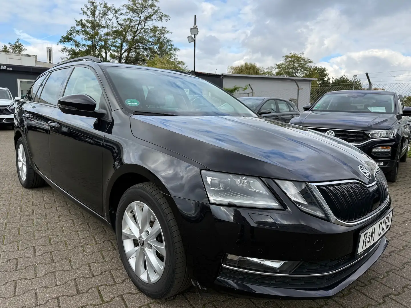 Skoda Octavia 1.8 TSI DSG Style/Navi/LED/1Hand Zwart - 2