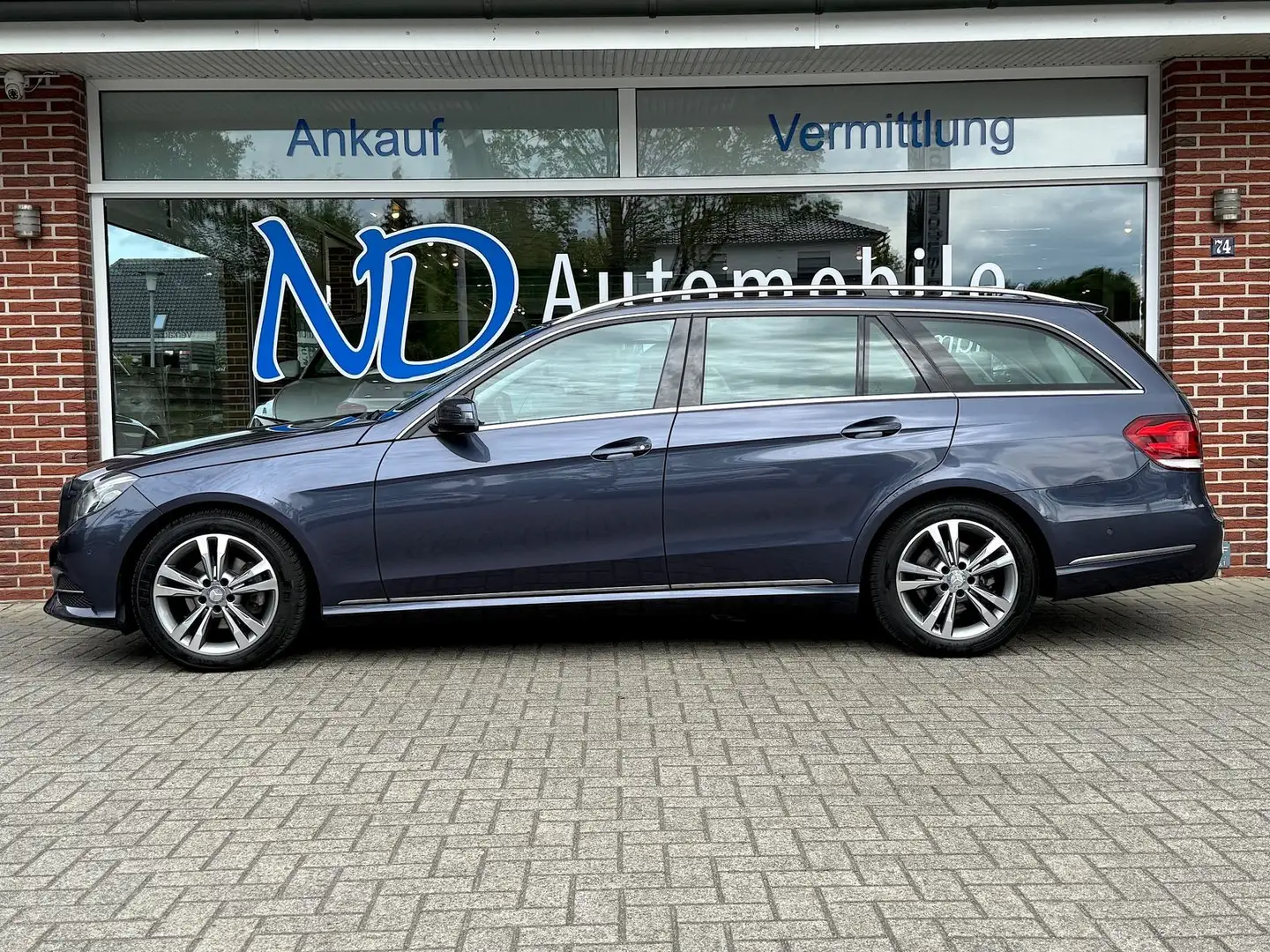 Mercedes-Benz E 200 E200 T CGI BE Avantgarde NAVI AHK PDC Tempomat Blau - 2