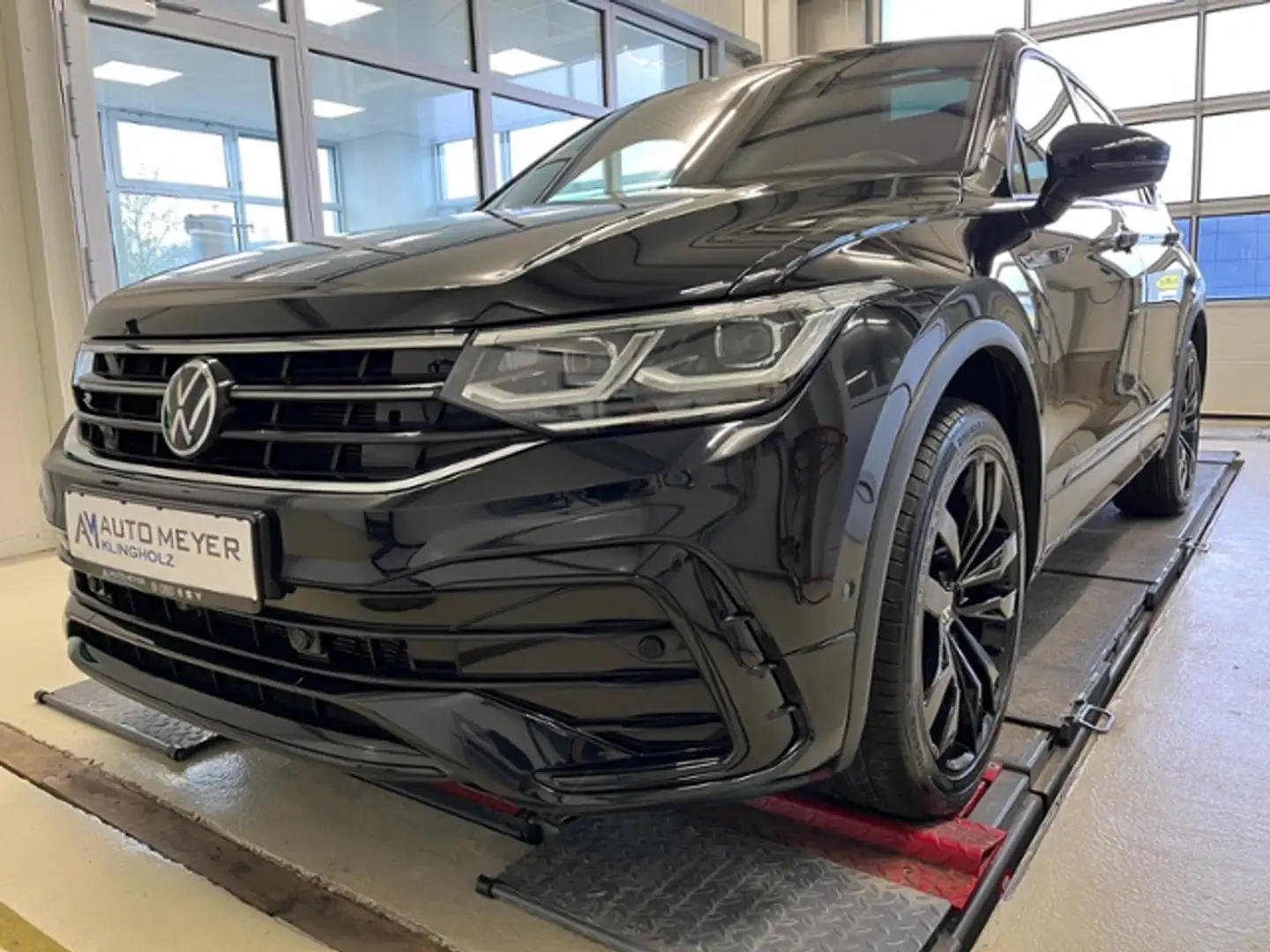 Volkswagen Tiguan Allspace R Line 2.0 TDI Black 7 Sitzer H&K Sound AHK Navi Schwarz - 2