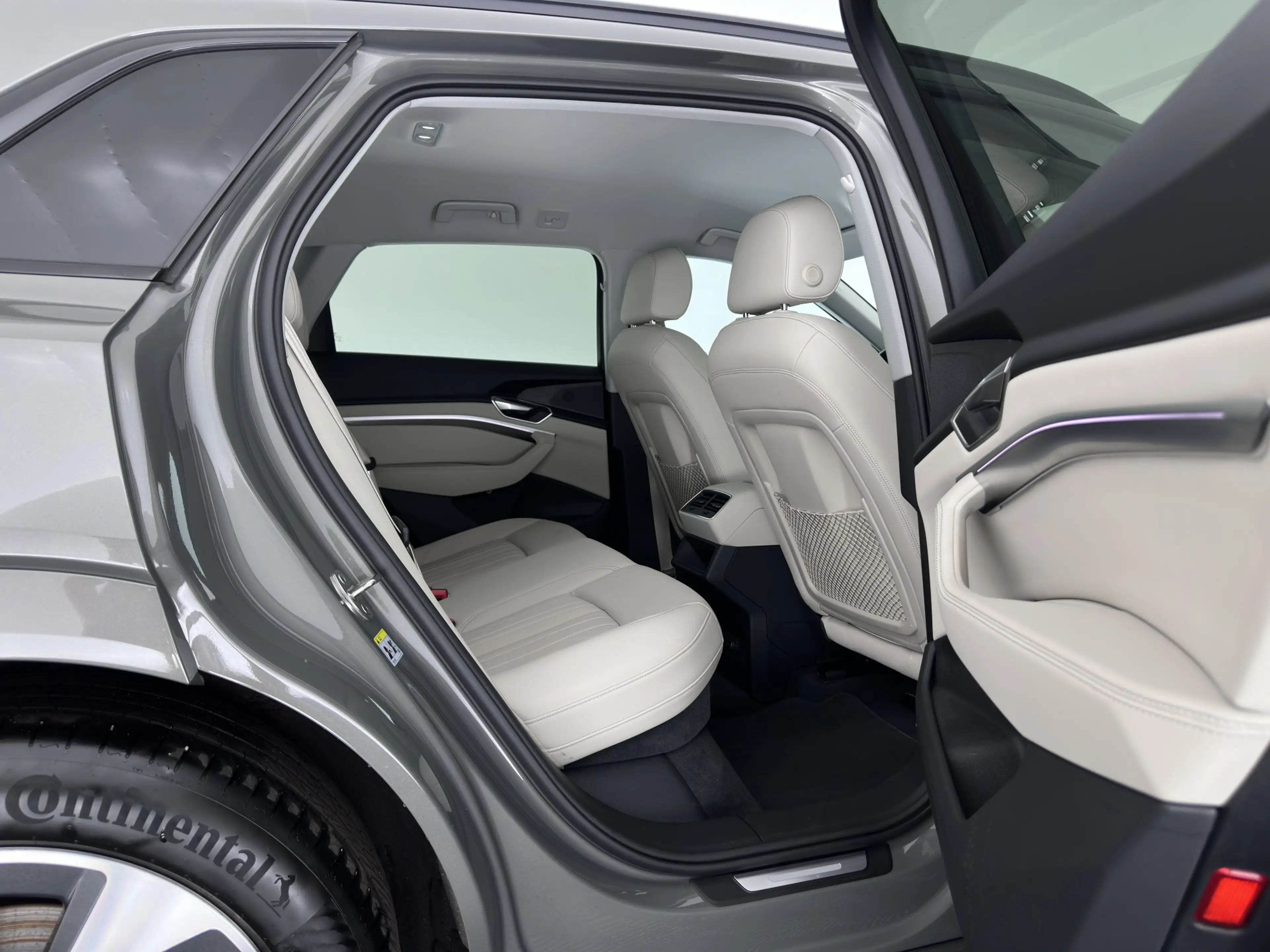 Audi Q8 e-tron 50 quattro Advanced Edition 95 kWh [3-Fase-22kW] { — photo 11