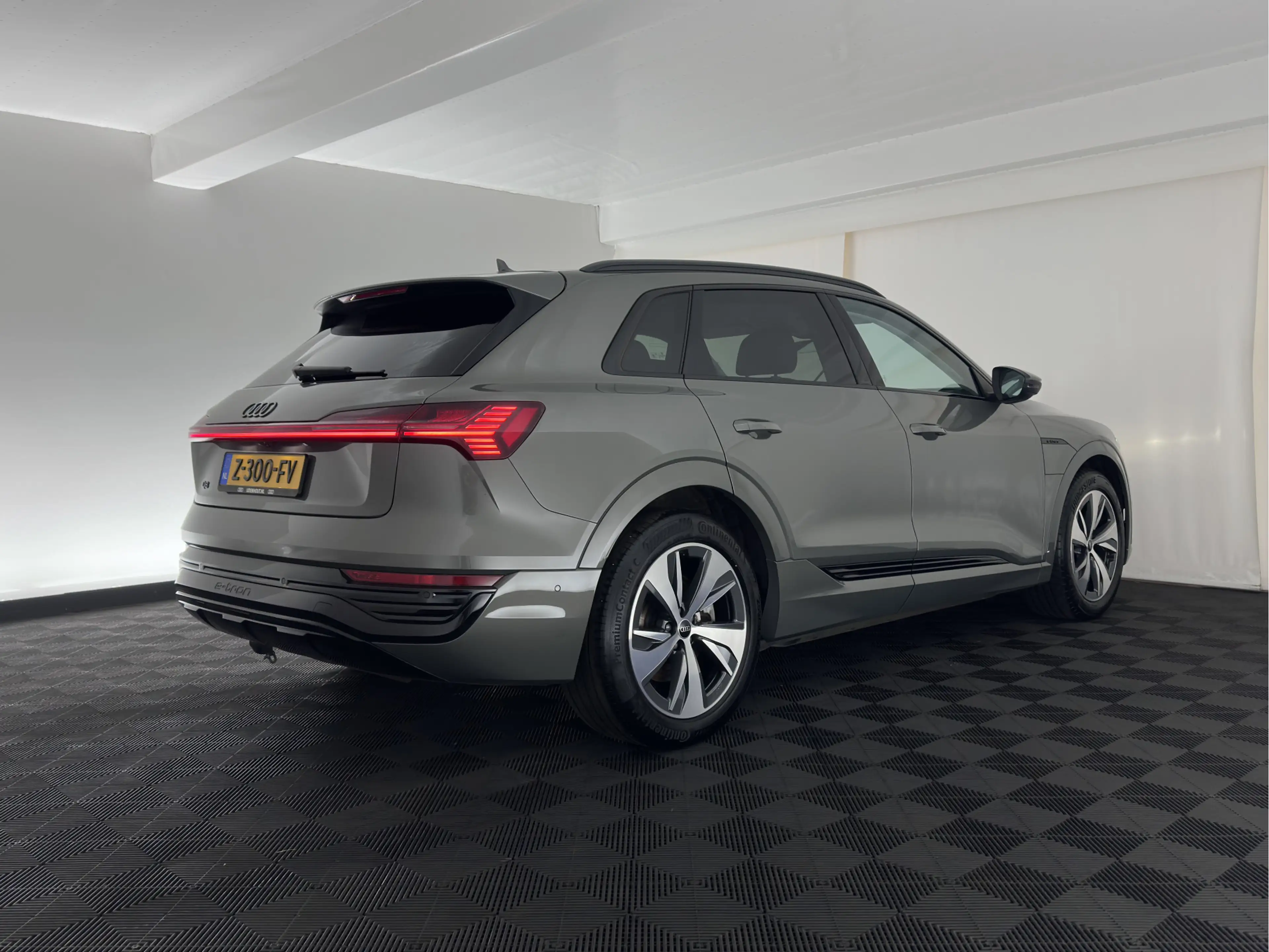 Audi Q8 e-tron 50 quattro Advanced Edition 95 kWh [3-Fase-22kW] { — photo 6