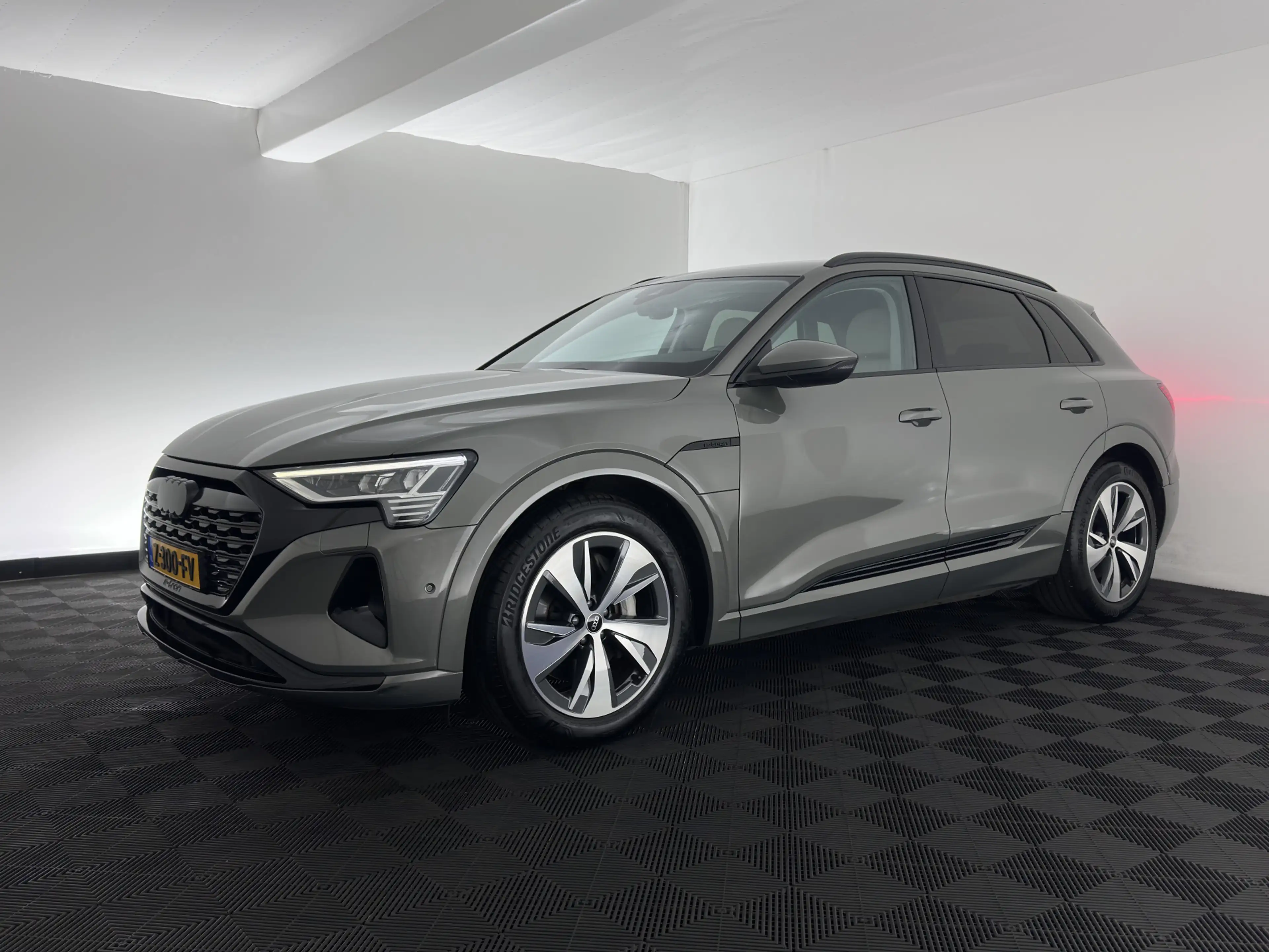 Audi Q8 e-tron 50 quattro Advanced Edition 95 kWh [3-Fase-22kW] { — photo 3