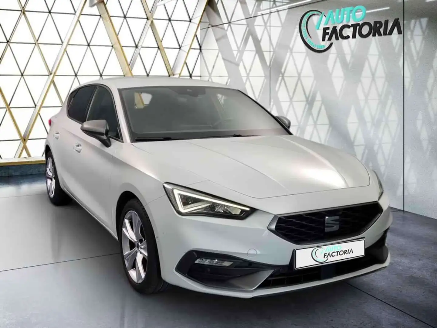 SEAT Leon -33% 1.5 TSI 150 BVA FR+GPS+CAM+PARK ASSIST+Opts Beige - 2