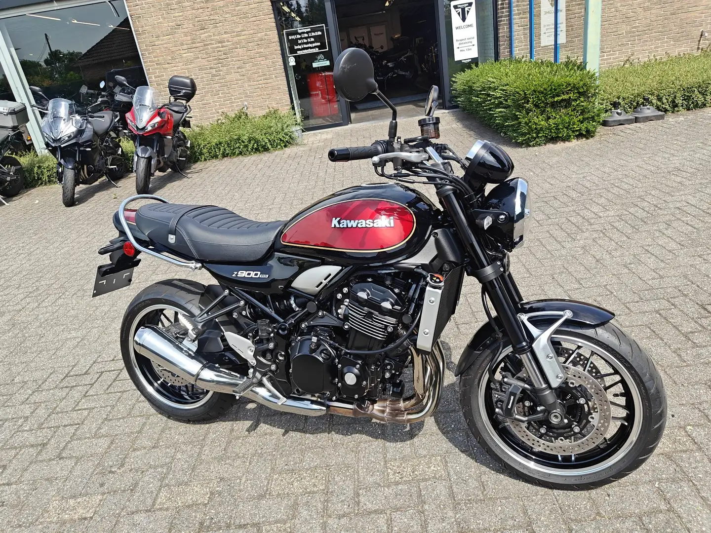 Kawasaki Z900RS Červená - 1
