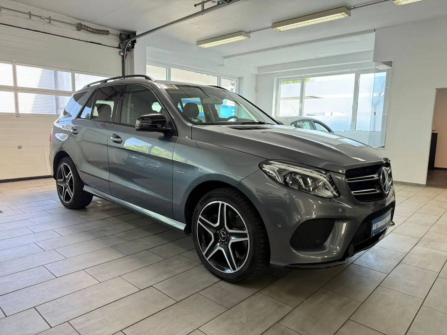 Mercedes-Benz GLE 43 AMG AMG GLE 43 4Matic 9G-TRONIC AMG Line Grau - 2