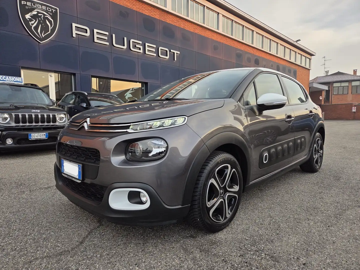 Citroen C3 1.2  Feel 82cv my18 Grau - 1