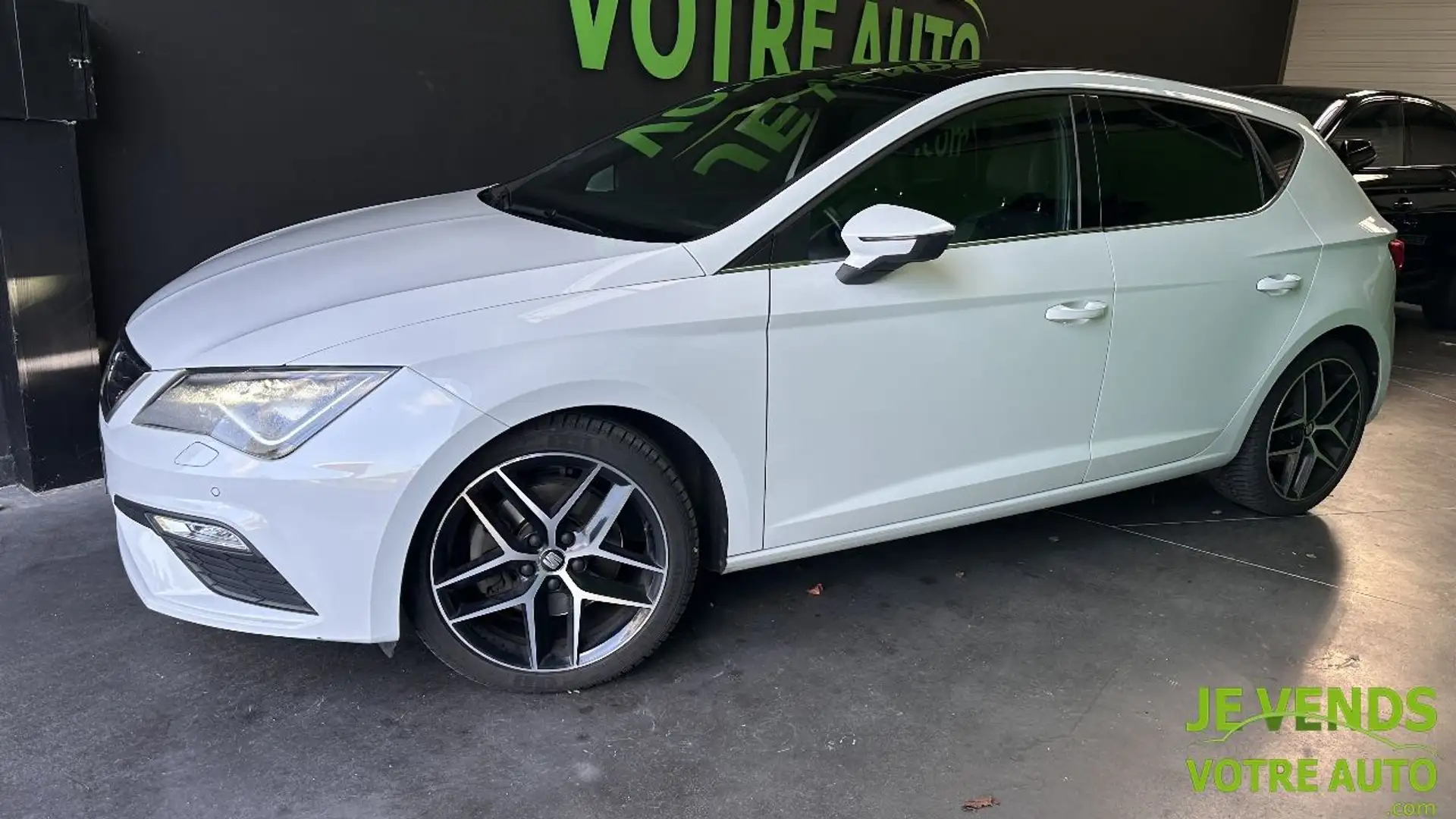 SEAT Leon III (5F1) 5 portes Phase 2 1.5 TSI 16V GPF 130 cv Weiß - 1