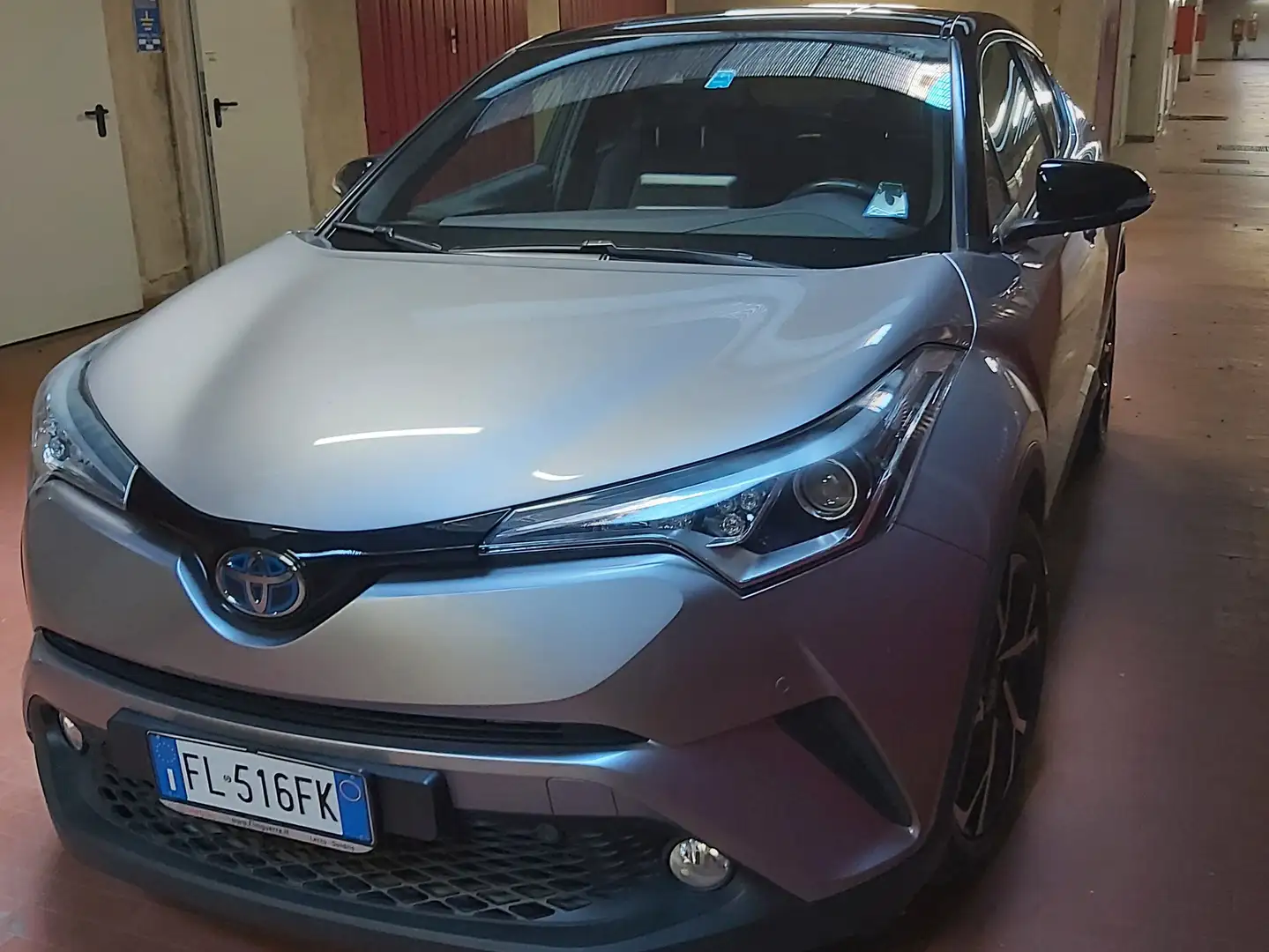 Toyota C-HR C-HR I 2016 1.8h Style 2wd e-cvt Argento - 2