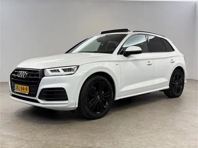 Audi Q5 view 8