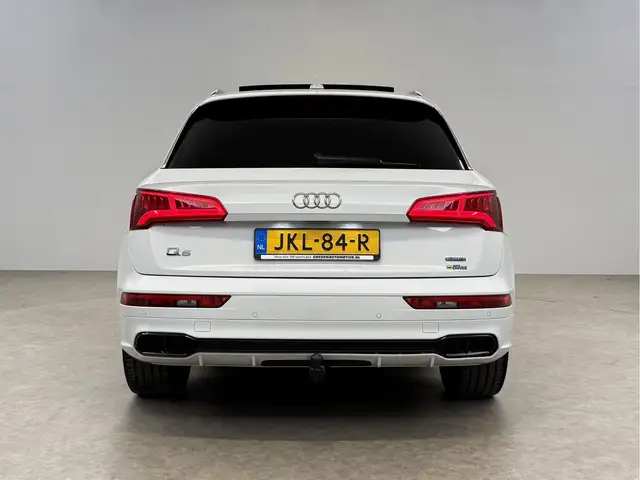 Audi Q5 view 10