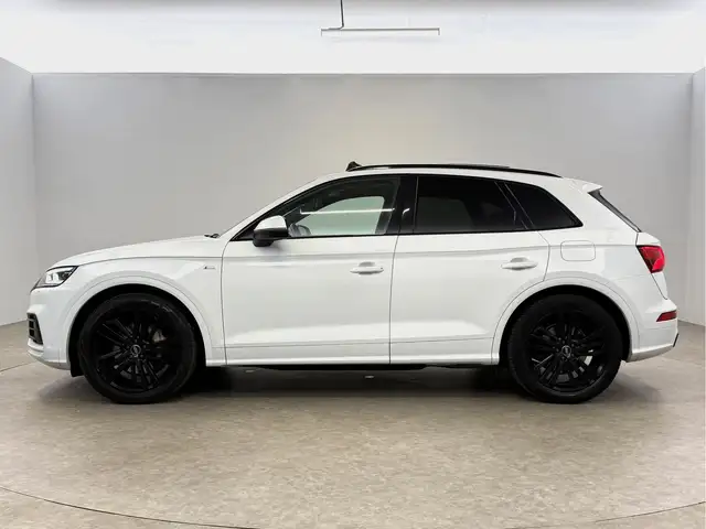 Audi Q5 view 12