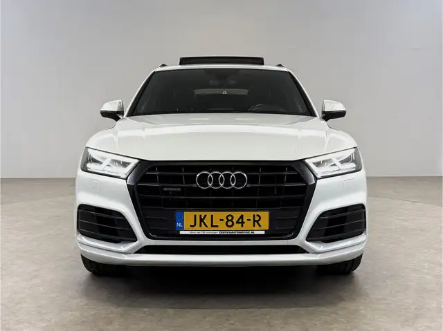 Audi Q5 view 9