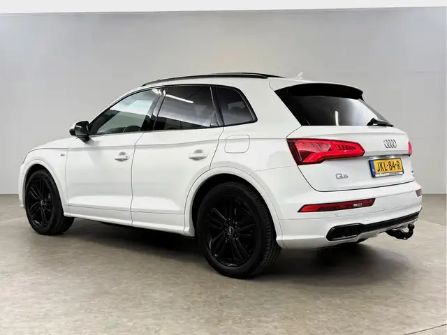 Audi Q5 view 3