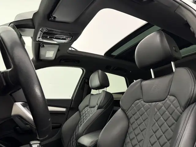 Audi Q5 view 4
